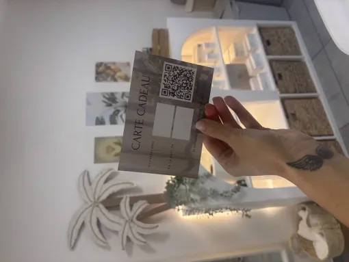 Carte cadeau de Noël à Veauche : offrez un soin visage ou une épilation laser, Veauche, Kyroma Institut