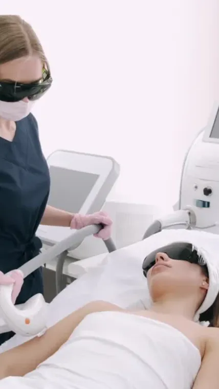 La chute des poils après l’épilation laser : ce qu’il faut savoir chez Kyroma Institut, Veauche, Kyroma Institut